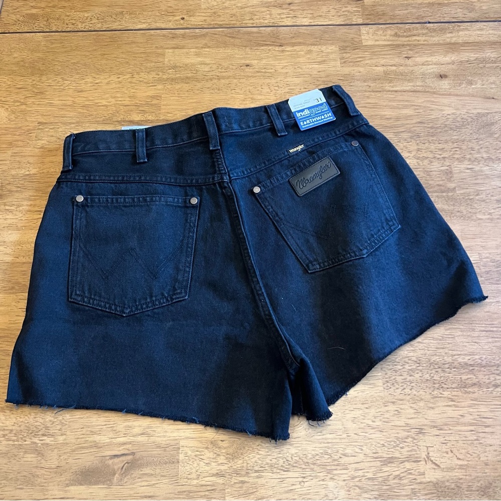 NWT Wrangler High Rise Festival Shorts Size 31